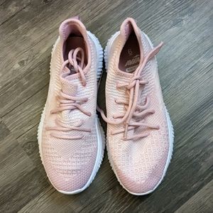 NWOT Avia Pink Sneakers Casual Shoes Memory Foam 6